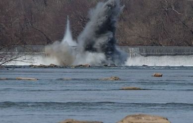 water causes an explosion at a dam