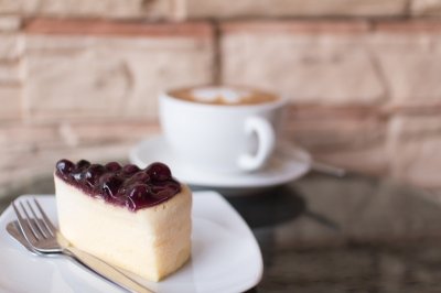 blueberry cheescake and hot coffee