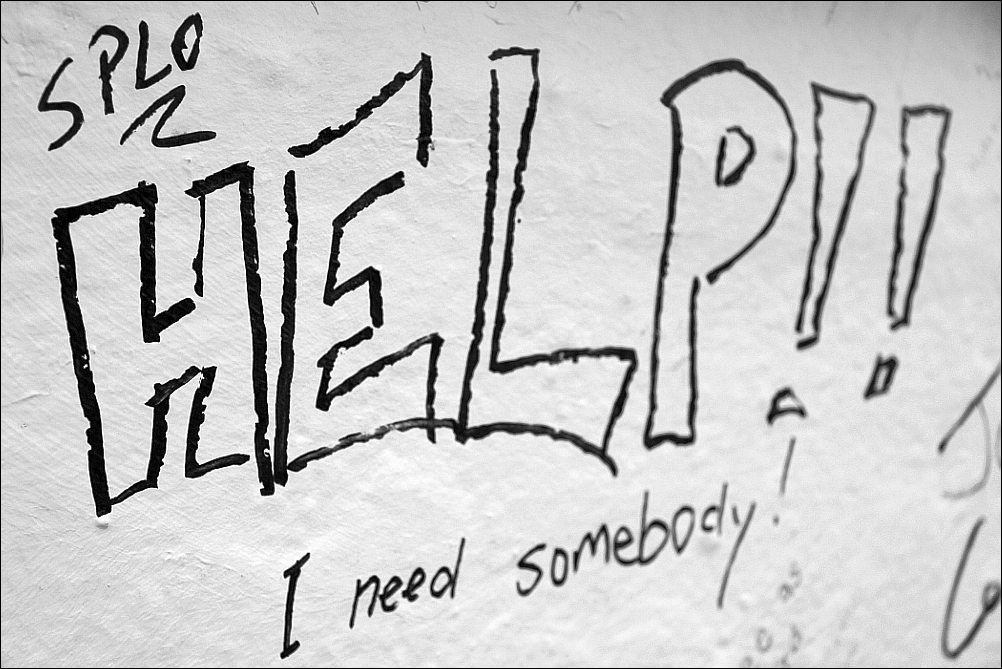 Help yes. Help i need Somebody картинка. Help i need Somebody help. Heeeeeeeelp. Записка help.